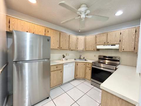 433 Pine Glen Lane #C2, Greenacres FL - photo 8 of 57