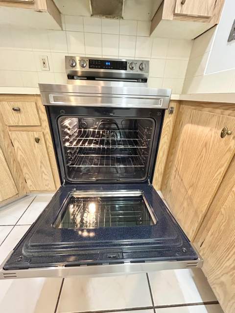 433 Pine Glen Lane #C2, Greenacres FL - photo 11 of 57