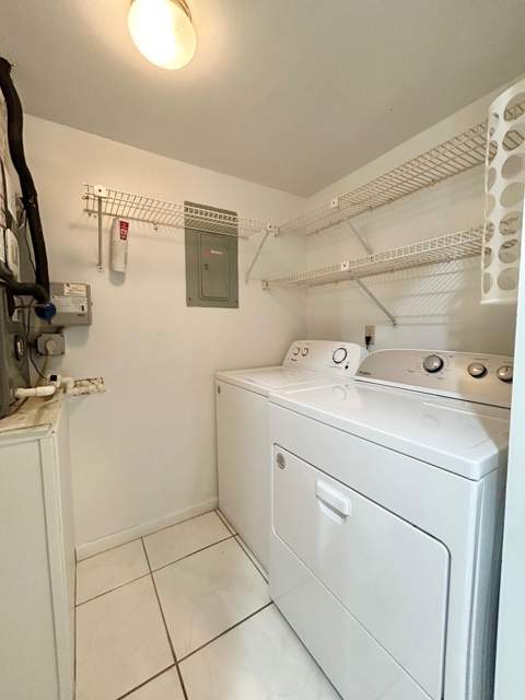 433 Pine Glen Lane #C2, Greenacres FL - photo 16 of 57
