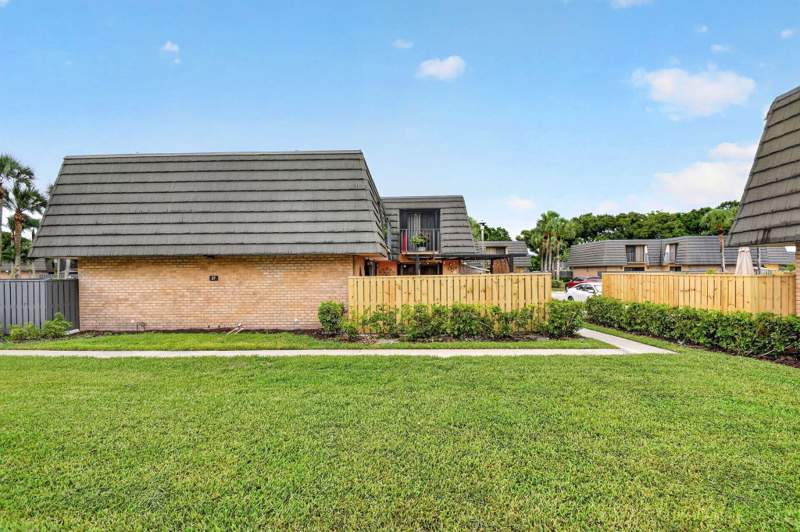 2 bedroom Townhouse at 315 3rd Way, Village Of Sandalwood Lakes 1, West Palm Beach — photo 4