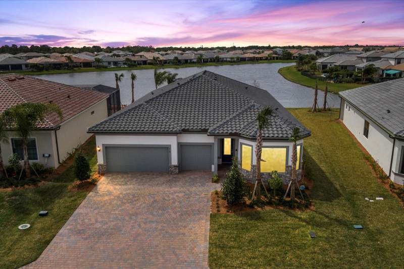 4 bedroom Single Family Residence at 818 SE Courances Drive, Metes And Bounds, Port St. Lucie — photo 3