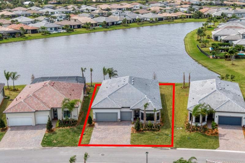 4 bedroom Single Family Residence at 818 SE Courances Drive, Metes And Bounds, Port St. Lucie — photo 4