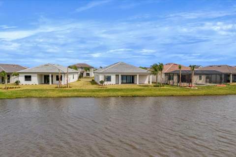 818 SE Courances Drive, Port St. Lucie FL - photo 6 of 42