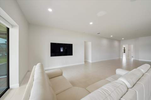 818 SE Courances Drive, Port St. Lucie FL - photo 13 of 42