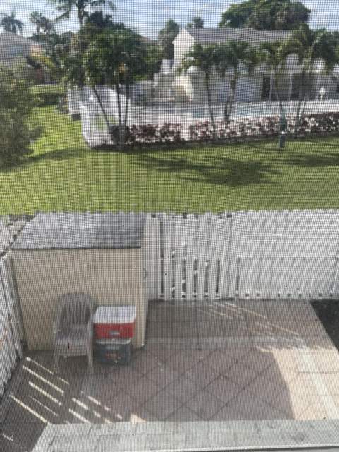 817 Crystal Lake Drive, Deerfield Beach FL - photo 12 of 19