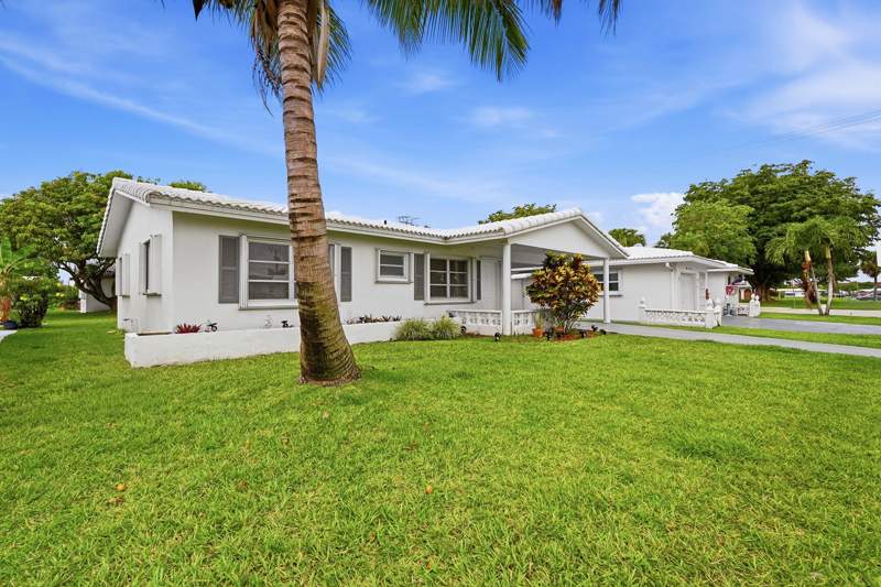 2 bedroom Single Family Residence at 8410 NW 59th Place, Mainlands Of Tamarac Lakes, Tamarac — photo 3
