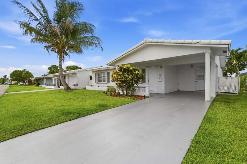 2 bedroom Single Family Residence at 8410 NW 59th Place, Mainlands Of Tamarac Lakes, Tamarac — photo 4