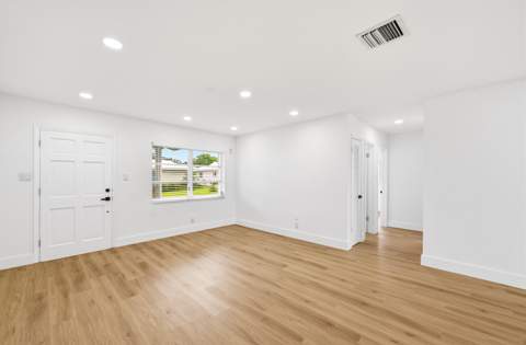 8410 NW 59th Place, Tamarac FL - photo 8 of 29