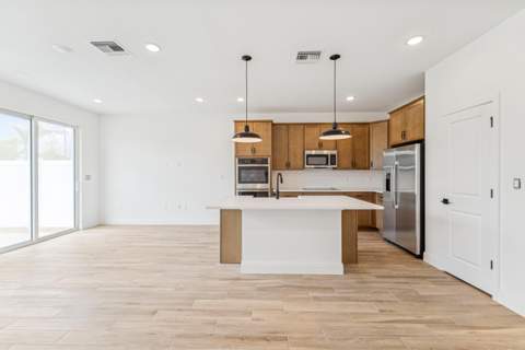204 SE Birch Terrace, Stuart FL - photo 8 of 29