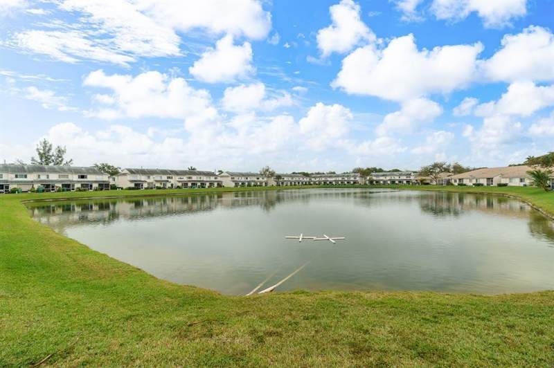 2 bedroom Townhouse at 3168 SW 49th Street, Banyan Oakridge Commercial Plat, Dania Beach — photo 2