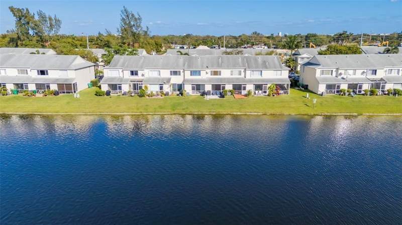 2 bedroom Townhouse at 3168 SW 49th Street, Banyan Oakridge Commercial Plat, Dania Beach — photo 4