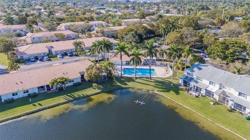 2 bedroom Townhouse at 3168 SW 49th Street, Banyan Oakridge Commercial Plat, Dania Beach — photo 5