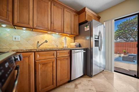 2874 Waterford Drive, Deerfield Beach FL - photo 11 of 26