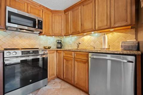 2874 Waterford Drive, Deerfield Beach FL - photo 12 of 26