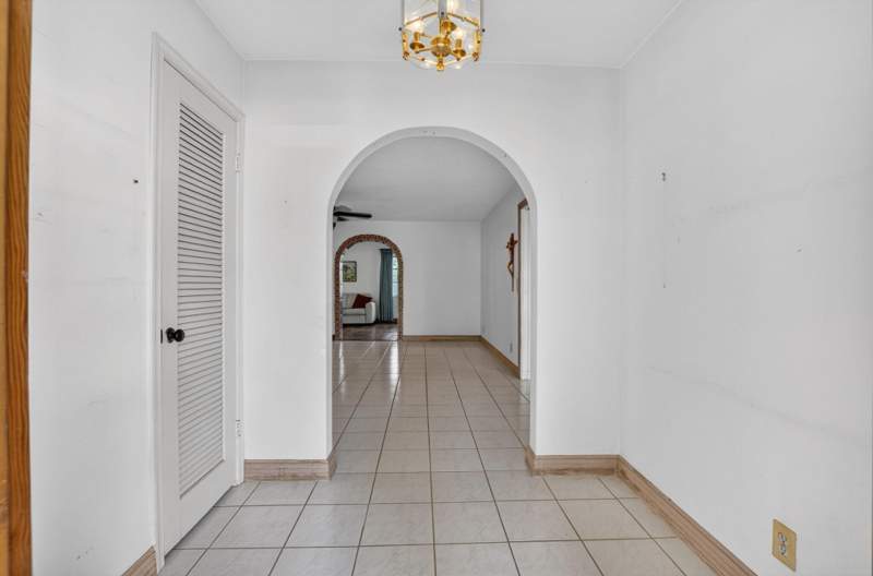 3 bedroom Single Family Residence at 1370 SW 27th Place, Golfview Harbour 2nd Sec, Boynton Beach — photo 5