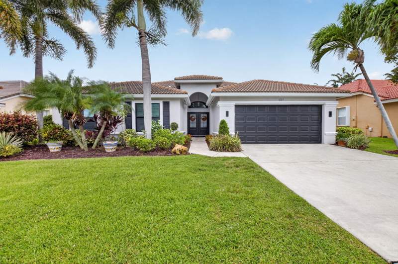 4 bedroom Single Family Residence at 6133 Indian Forest Circle, Winston Trails Par 18, Lake Worth — photo 4