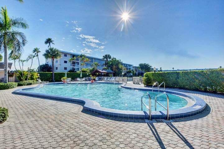 2 bedroom Condominium at 2855 S Garden Dr Drive #203, Lake Clarke Gardens Condo 24, Palm Springs — photo 4