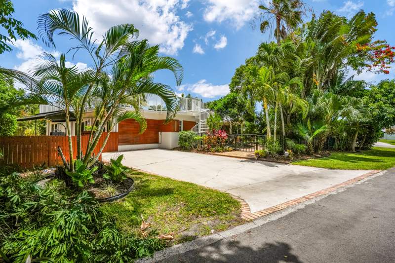 4 bedroom Single Family Residence at 2400 N Riverside Drive, Hillsboro Shores Sec, Pompano Beach — photo 3