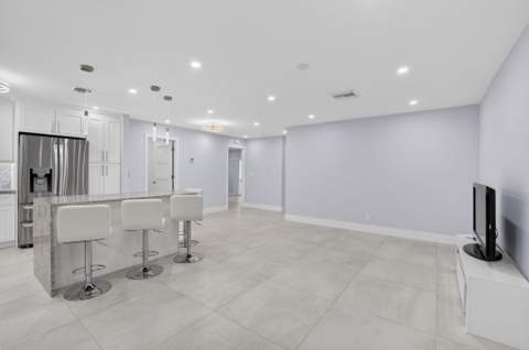 6049 Vía Diana, Delray Beach FL - photo 13 of 47