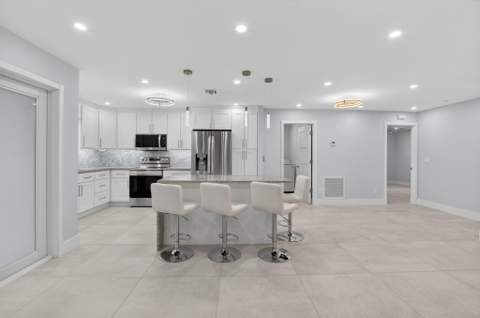 6049 Vía Diana, Delray Beach FL - photo 6 of 47