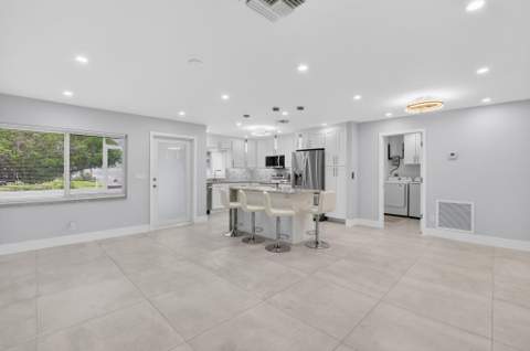6049 Vía Diana, Delray Beach FL - photo 8 of 47