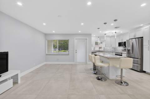 6049 Vía Diana, Delray Beach FL - photo 9 of 47