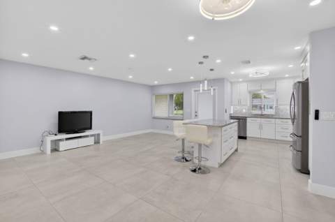 6049 Vía Diana, Delray Beach FL - photo 10 of 47