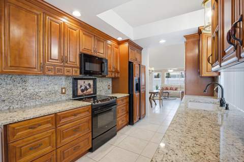 2319 Saratoga Bay Drive, West Palm Beach FL - photo 12 of 32