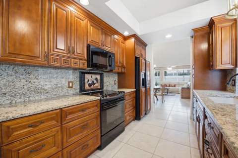 2319 Saratoga Bay Drive, West Palm Beach FL - photo 14 of 32