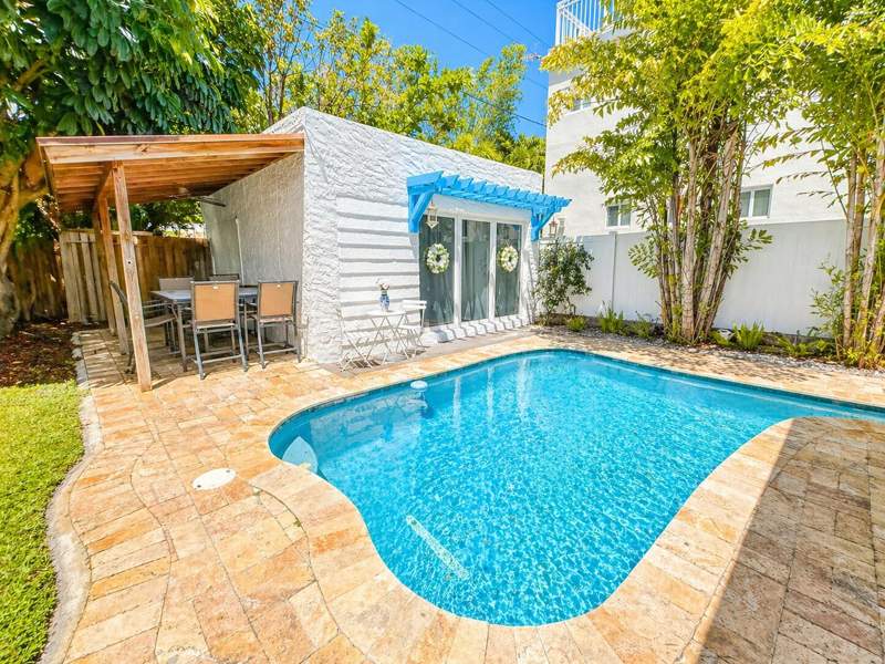 5 bedroom Single Family Residence at 1415 NE 4th Place, Las Olas Park Corr Plat, Fort Lauderdale — photo 2