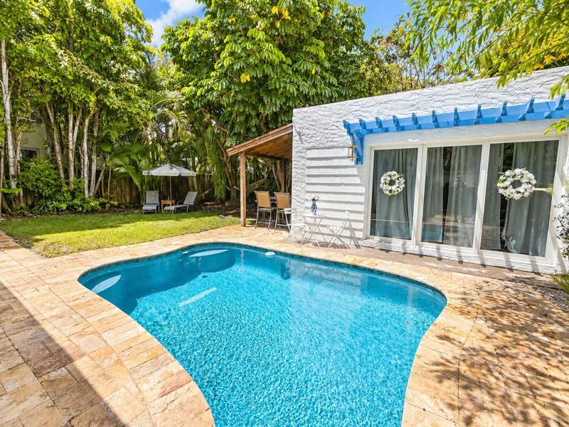 5 bedroom Single Family Residence at 1415 NE 4th Place, Las Olas Park Corr Plat, Fort Lauderdale — photo 5