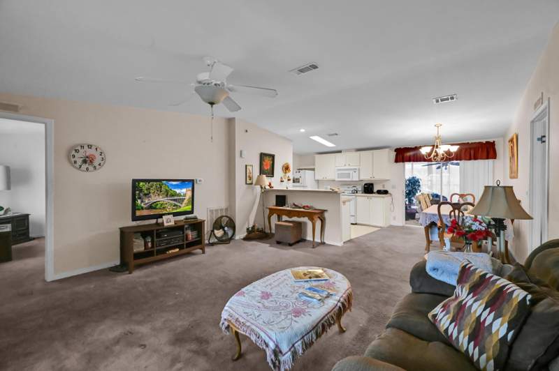 2 bedroom Manufactured Home at 8029 Long Drive, The Links At Savanna Club, Port St. Lucie — photo 4
