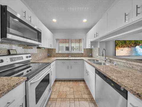 8039 N Tranquility Lake Drive, Delray Beach FL - photo 10 of 39