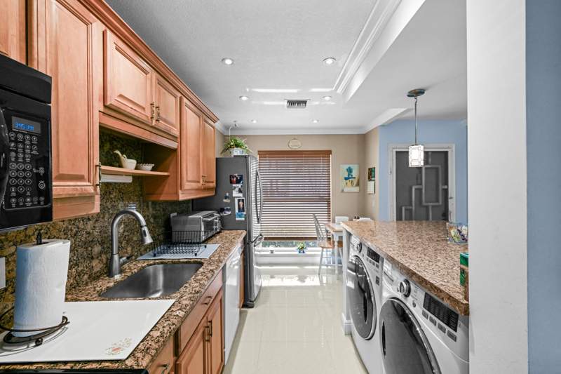2 bedroom Condominium at 2730 SW 15th Street #3-a, Pines Of Delray Condo One,Two And Three, Delray Beach — photo 3
