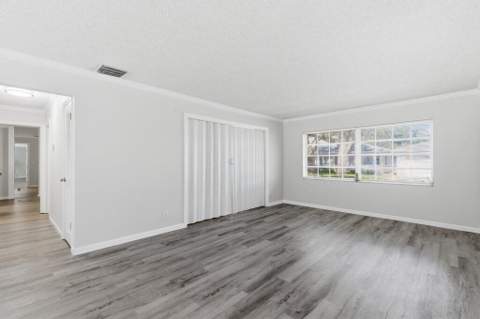 10098 S 42nd Drive, Boynton Beach FL - photo 13 of 46