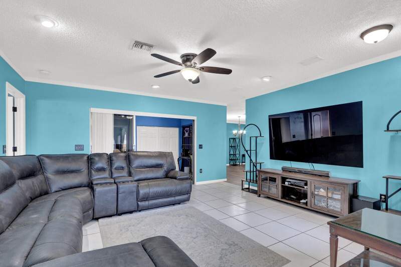5 bedroom Single Family Residence at 127 Miramar Avenue, La Mancha 3, Royal Palm Beach — photo 5