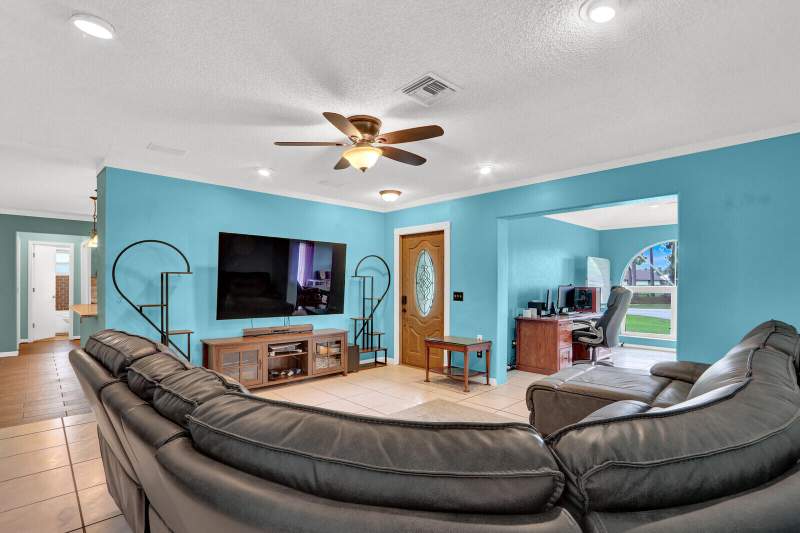 5 bedroom Single Family Residence at 127 Miramar Avenue, La Mancha 3, Royal Palm Beach — photo 4