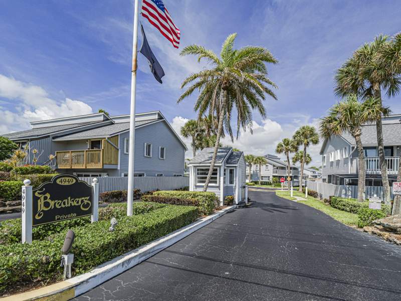 3 bedroom Condominium at 4949 N Highway A1a #142, Breakers Landing, A Condominium, Fort Pierce — photo 2