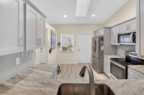 6082 Waldwick Circle, Delray Beach FL - photo 20 of 123