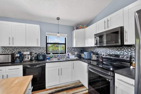 7625 Woodland Creek Lane, Lake Worth FL - photo 23 of 54