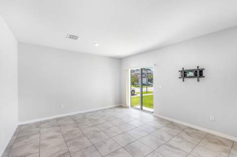 3351 Liberty Square Way, Fort Pierce FL - photo 6 of 40