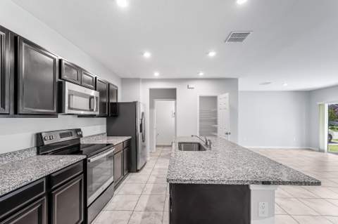 3351 Liberty Square Way, Fort Pierce FL - photo 11 of 40