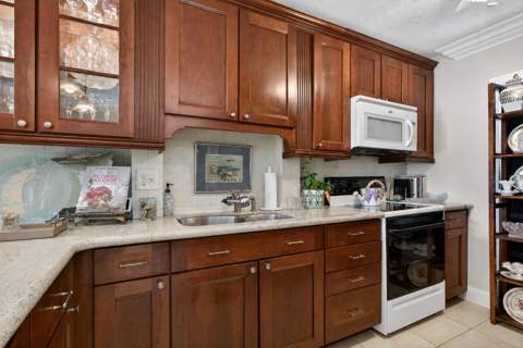 800 Pine Drive #13, Pompano Beach FL - photo 7 of 28