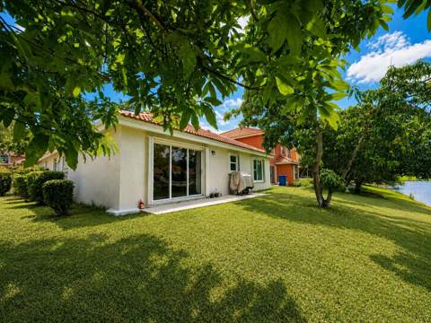 1073 Aspri Way, Riviera Beach FL - photo 13 of 18