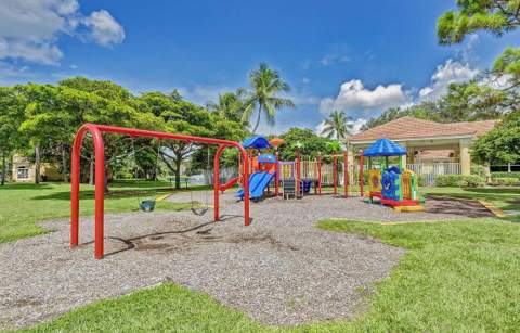 1073 Aspri Way, Riviera Beach FL - photo 14 of 18