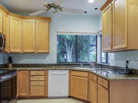3390 SE Putnam Court, Stuart FL - photo 12 of 60