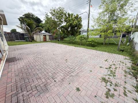 8870 Taft Street, Pembroke Pines FL - photo 15 of 20