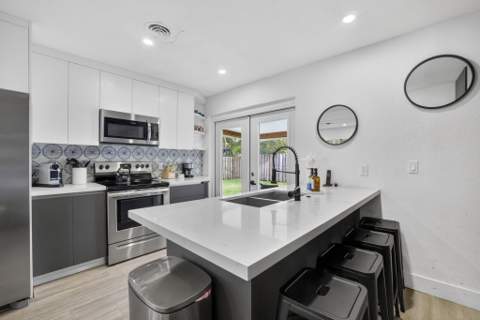 4601 NE 4th Avenue, Fort Lauderdale FL - photo 14 of 34