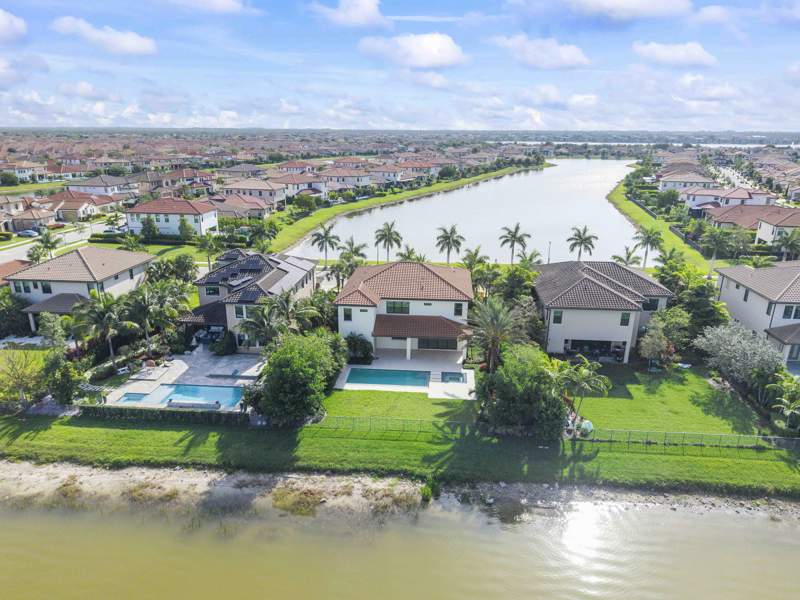 5 bedroom Single Family Residence at 8685 Parkland Bay Drive, Parkland Bay, Parkland — photo 4