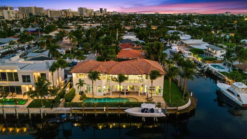 7 bedroom Single Family Residence at 1261 NE 27th Way, Country Club Isles, Pompano Beach — photo 3